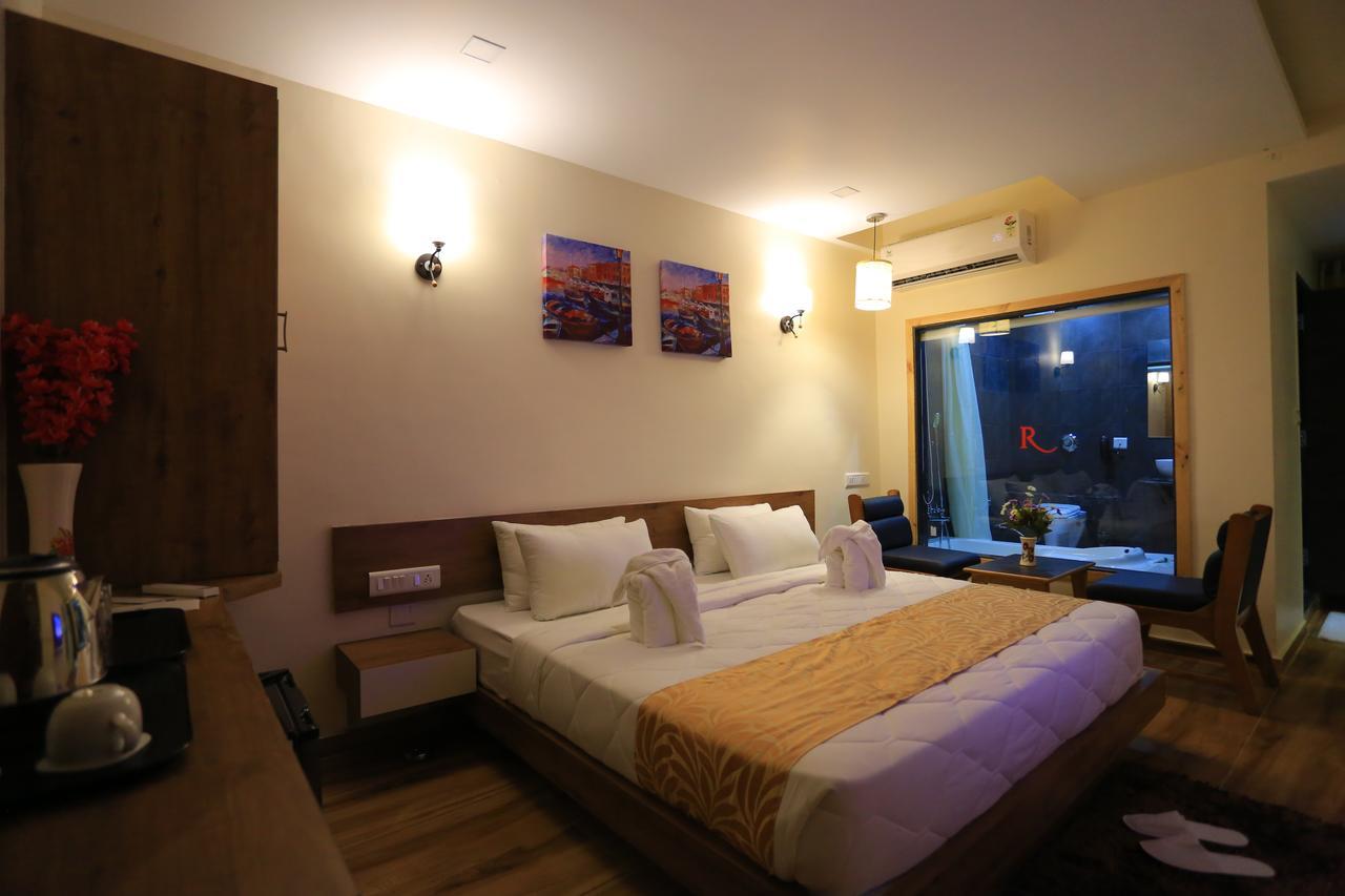 The Grand Raveta Hotel Patan  Bagian luar foto