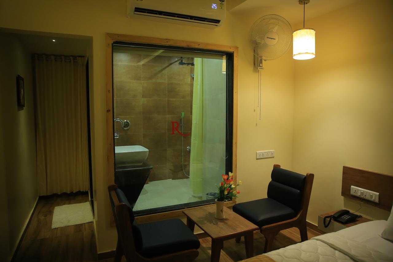 The Grand Raveta Hotel Patan  Bagian luar foto