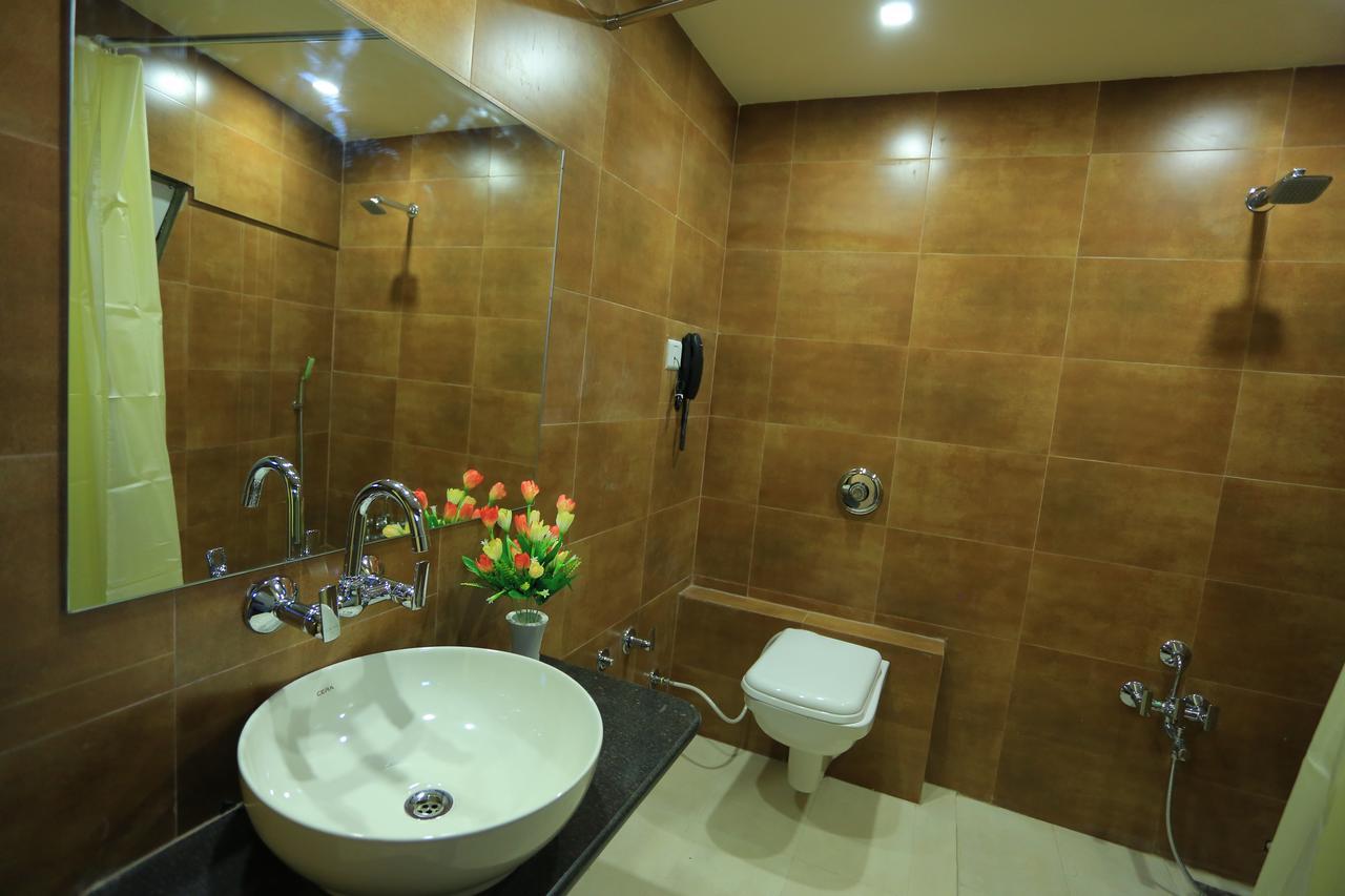 The Grand Raveta Hotel Patan  Bagian luar foto