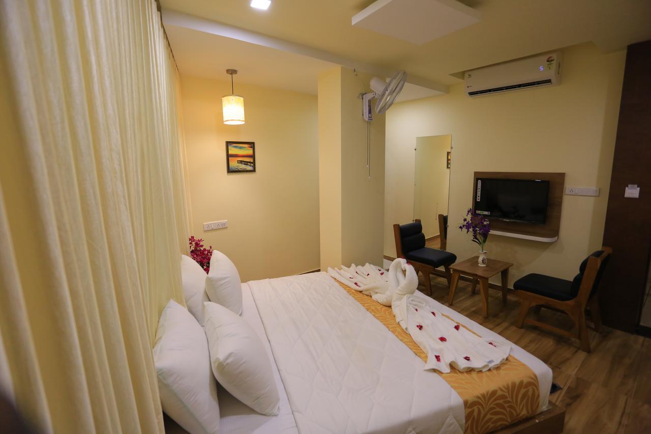 The Grand Raveta Hotel Patan  Bagian luar foto