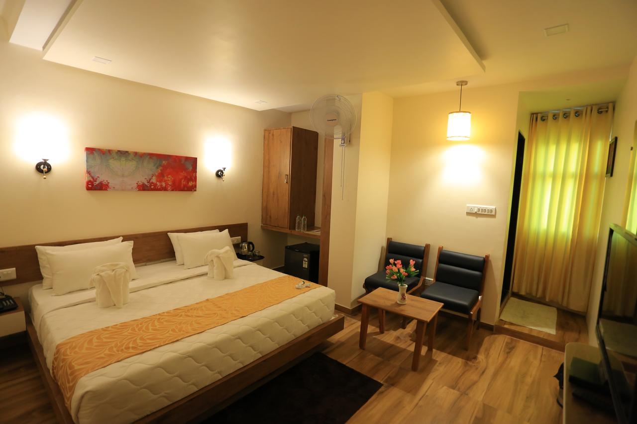 The Grand Raveta Hotel Patan  Bagian luar foto