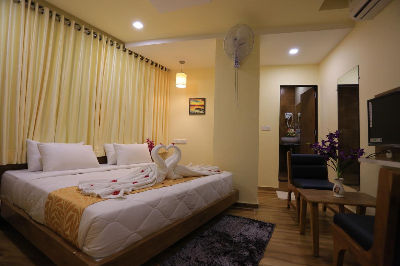 The Grand Raveta Hotel Patan  Bagian luar foto