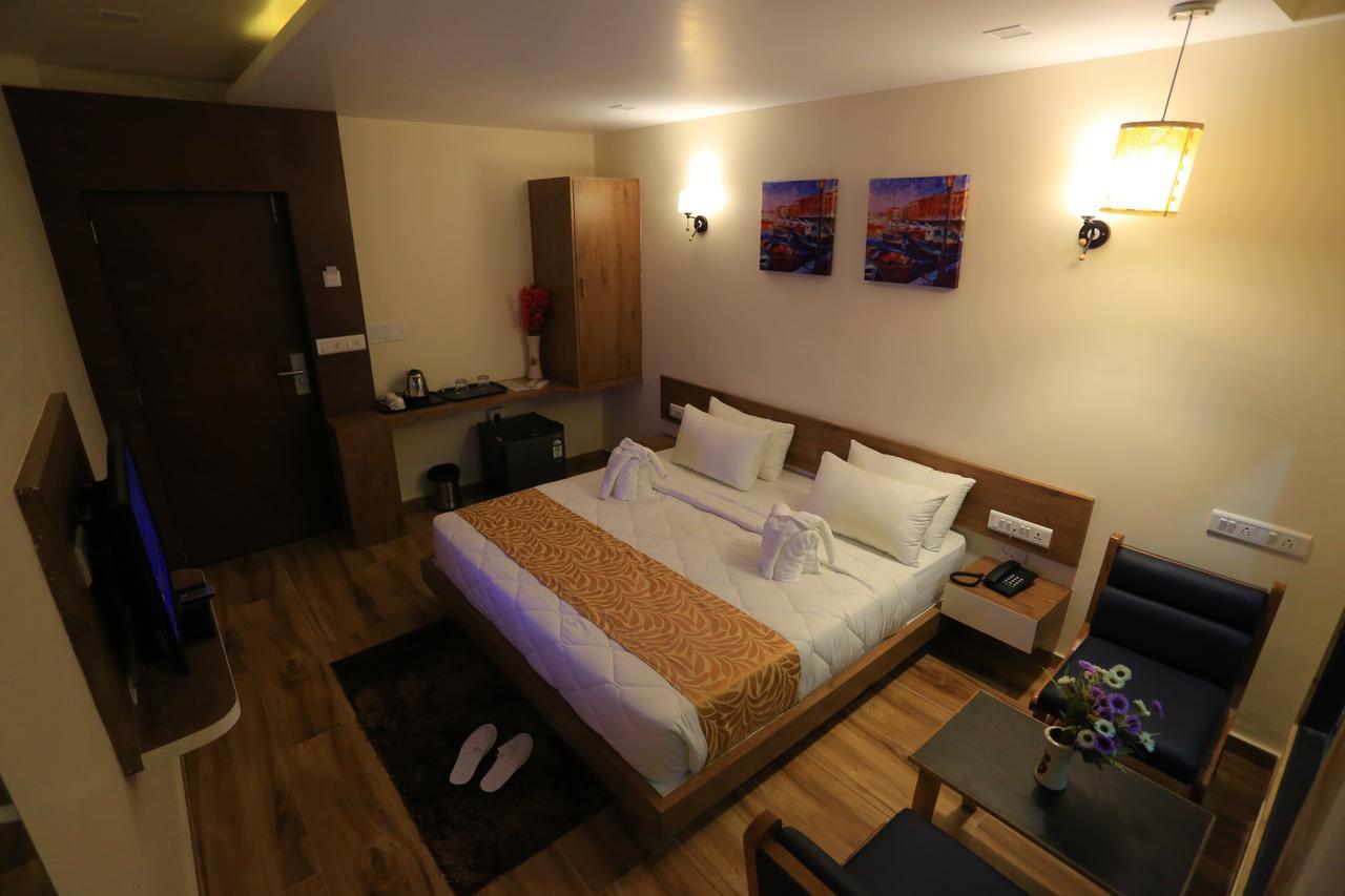 The Grand Raveta Hotel Patan  Bagian luar foto