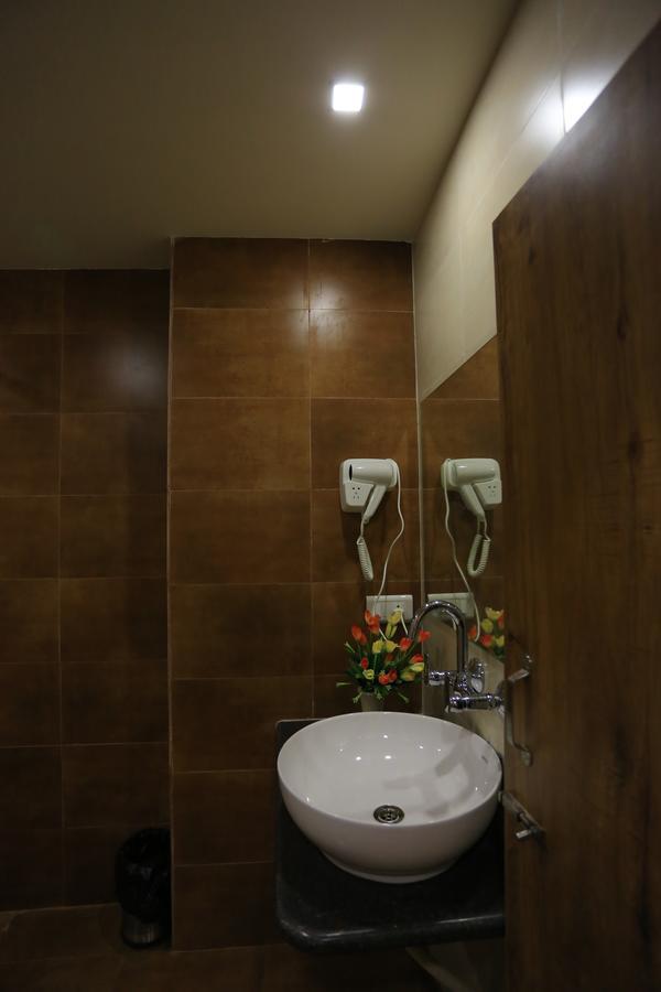 The Grand Raveta Hotel Patan  Bagian luar foto