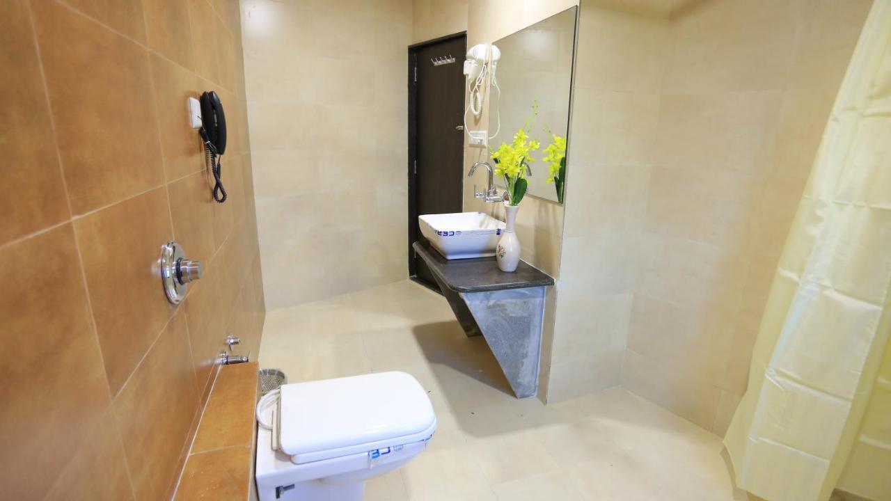 The Grand Raveta Hotel Patan  Bagian luar foto